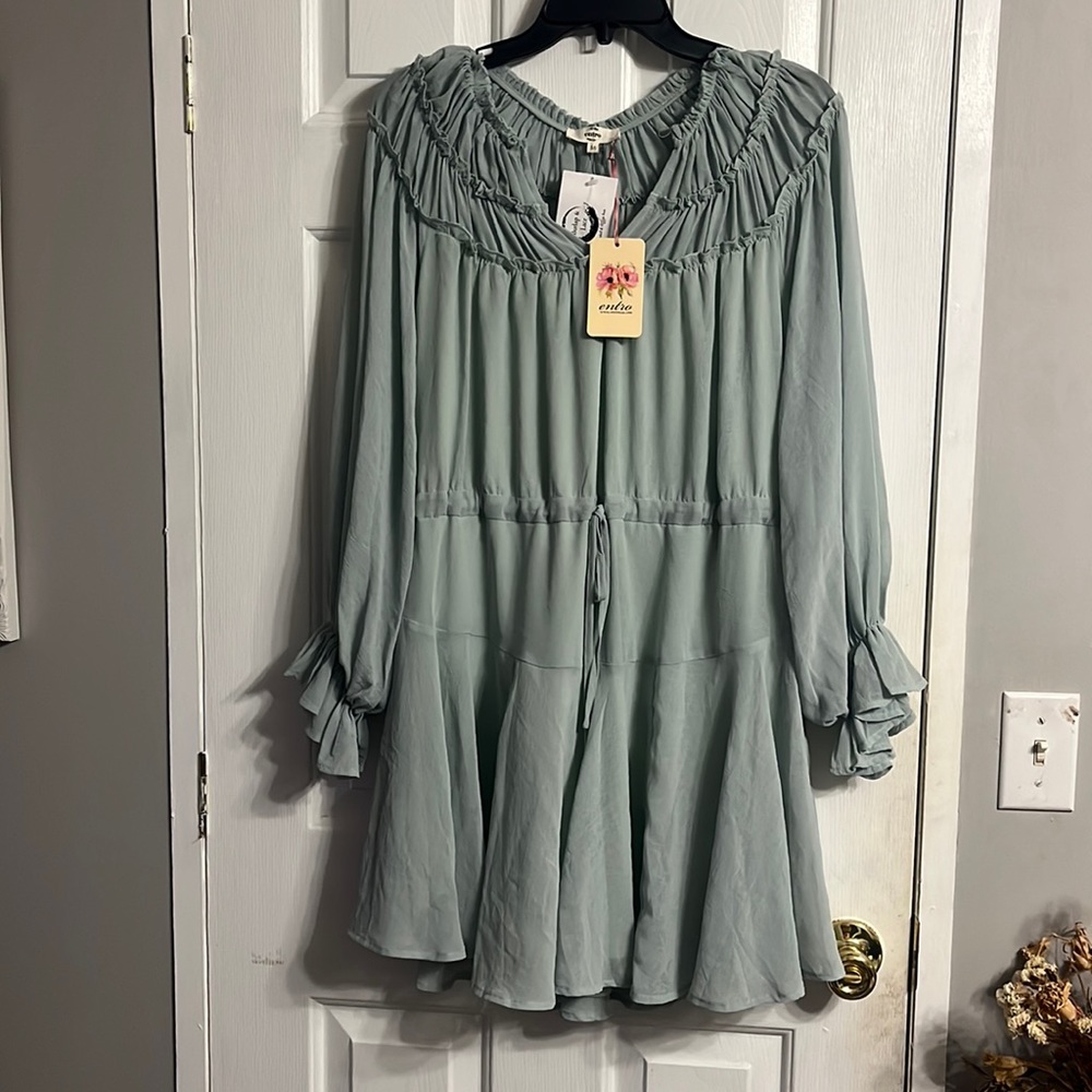 Brand new sea foam s colored dress, with tags. Size M, never worn.